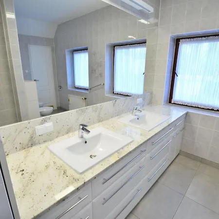 Holiday Villa With Sauna, Right On The Beach 우스트 노리 모르스키