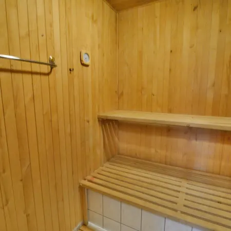 Holiday Villa With Sauna, Right On The Beach 펜션