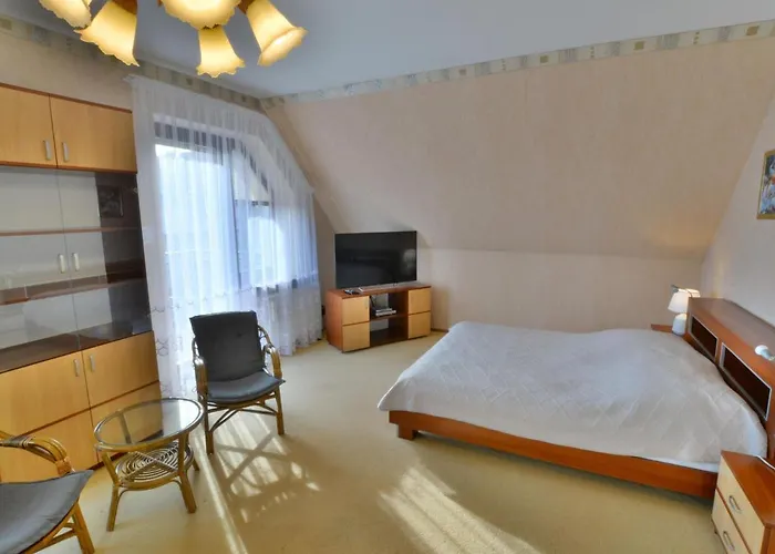 With Sauna, Right On The * 尤斯托尼莫斯基