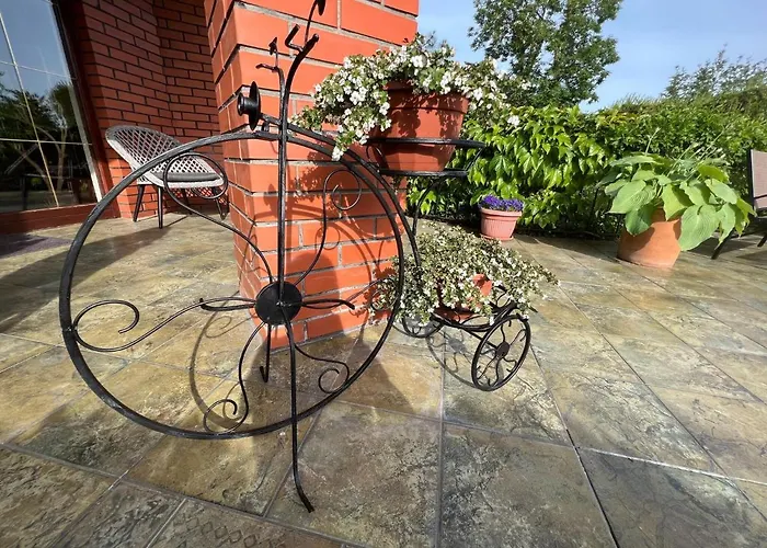 With Sauna, Right On The 尤斯托尼莫斯基